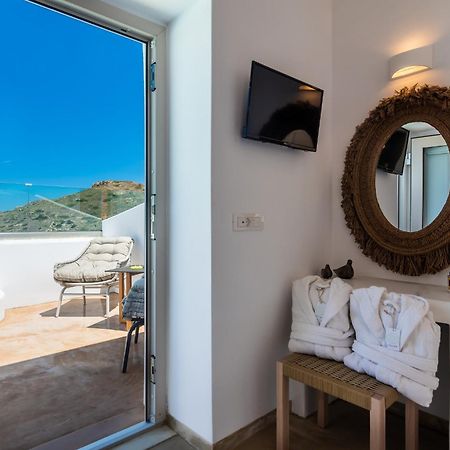 Geomilos Deluxe Rooms Triovasalos Exterior photo