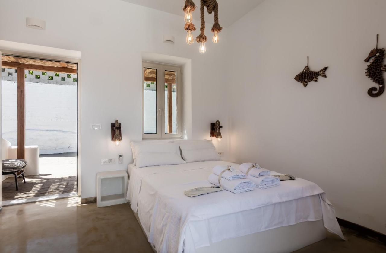 Geomilos Deluxe Rooms Triovasalos Exterior photo