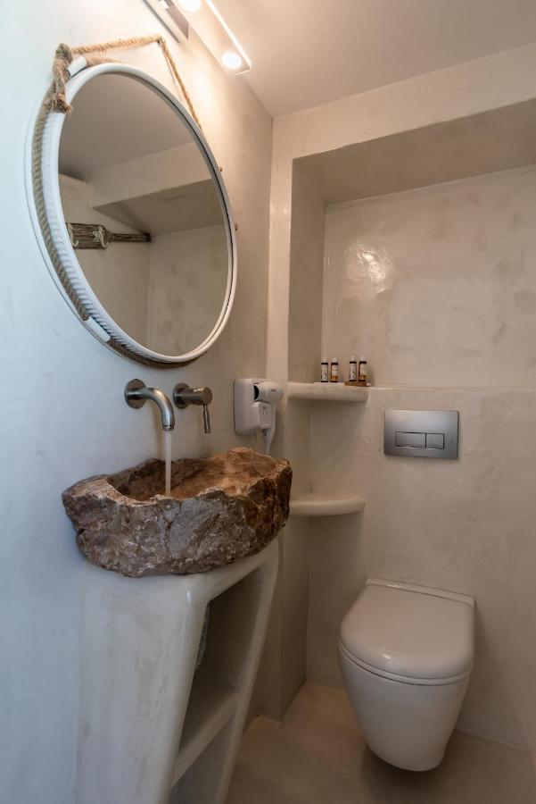 Geomilos Deluxe Rooms Triovasalos Exterior photo
