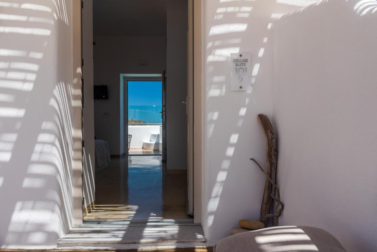 Geomilos Deluxe Rooms Triovasalos Exterior photo