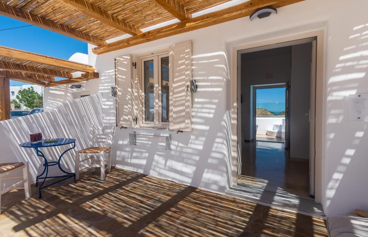 Geomilos Deluxe Rooms Triovasalos Exterior photo
