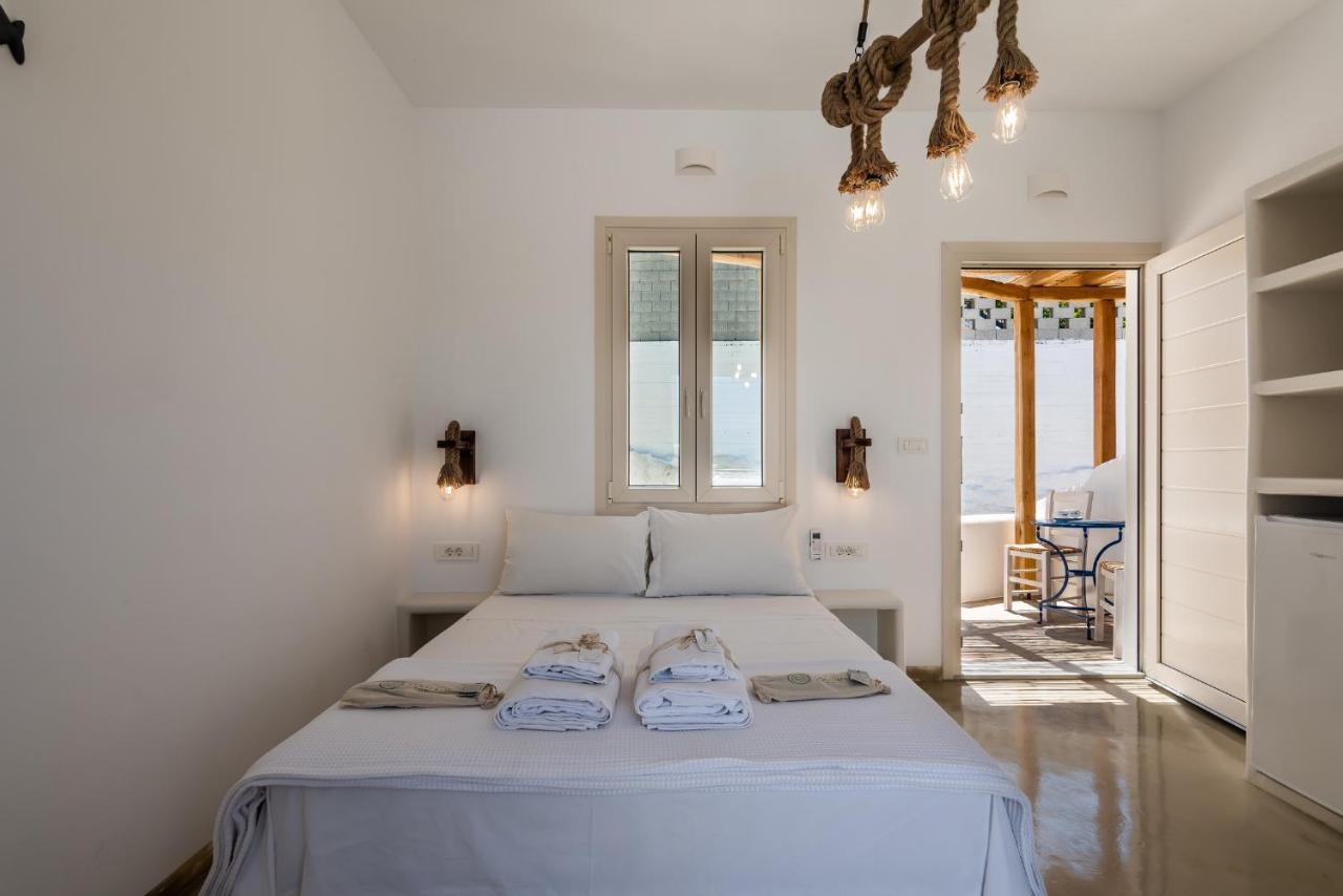 Geomilos Deluxe Rooms Triovasalos Exterior photo